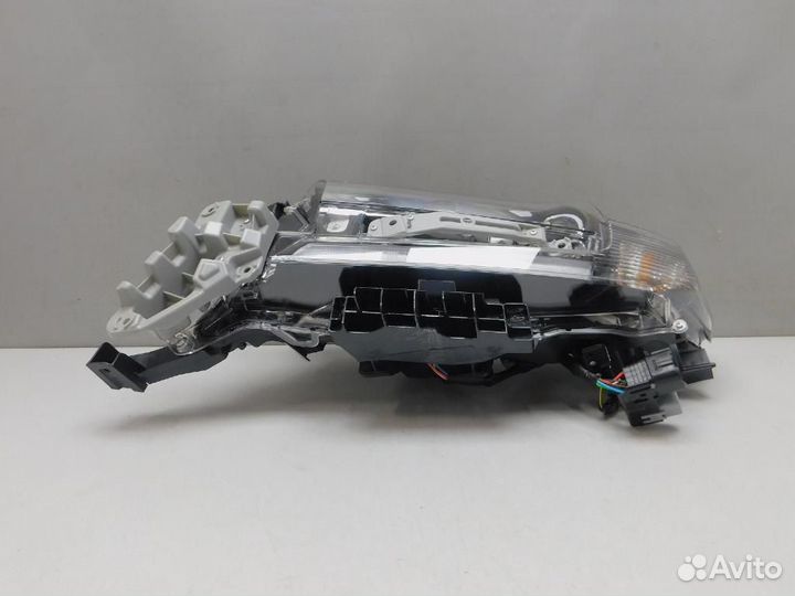 Фара левая Toyota Land Cruiser