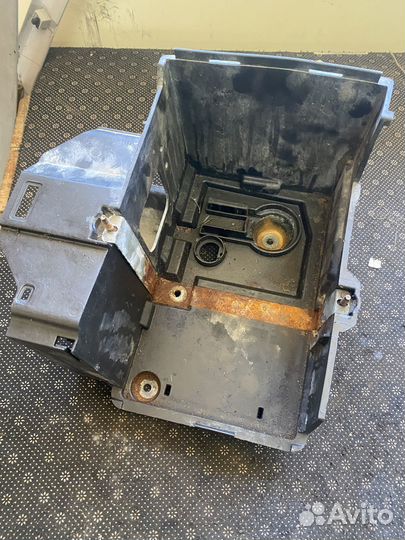 Аккумуляторный ящик Ford Focus 1