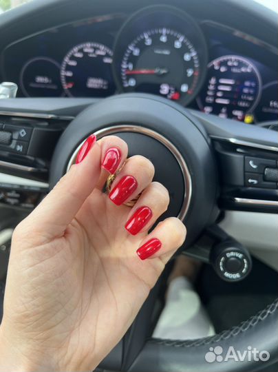 Маникюр в студии