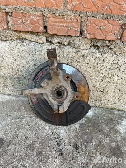 Поворотный кулак левый на renault symbol