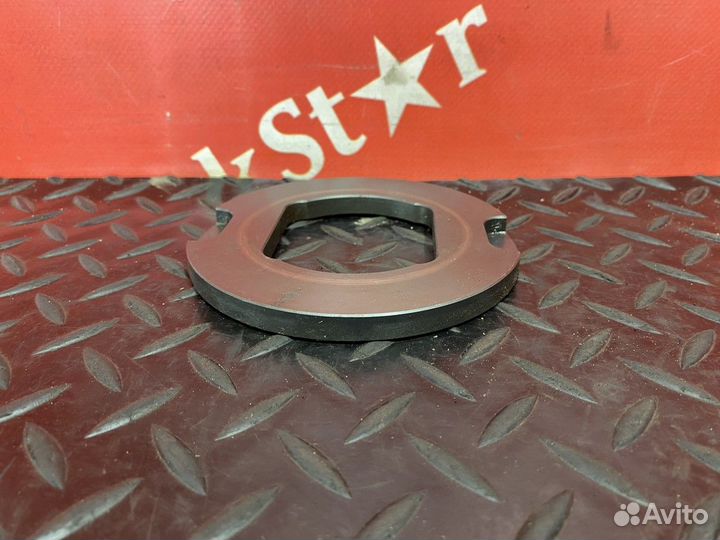 Шайба ступицы передней