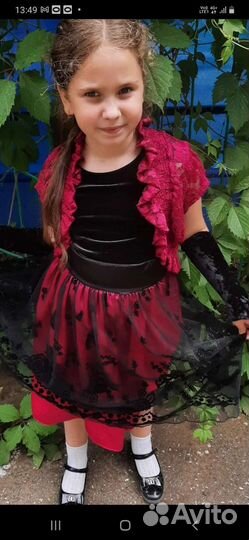 Нарядное платье для девочки на 6-8 лет