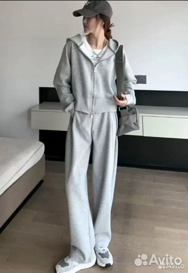 Спортивный костюм женский серый новый