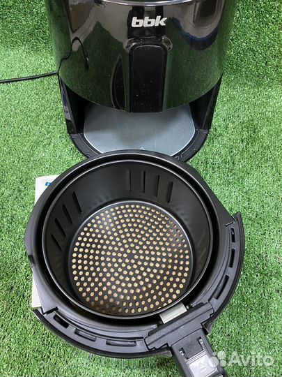 Аэрогриль BBK AF261D черный