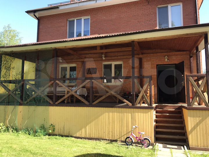 Коттедж 190 м² на участке 13,5 сот.