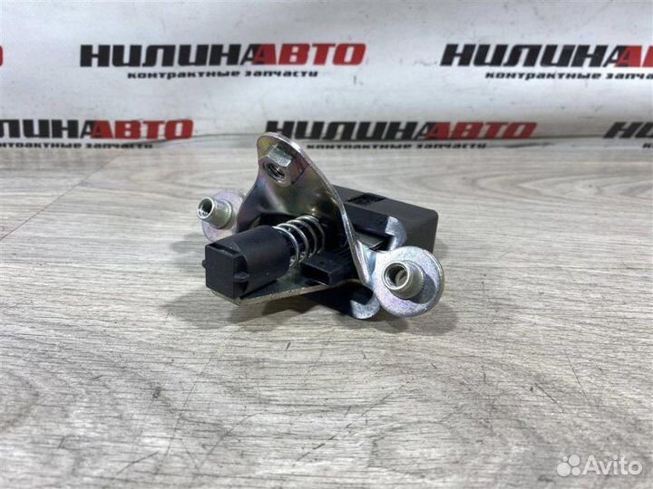 Замок крышки багажника Skoda Octavia A5 1Z