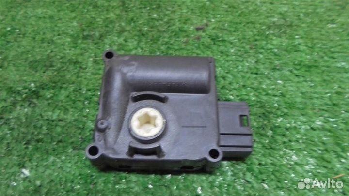 Моторчик заслонки печки Audi Allroad quattro 2005