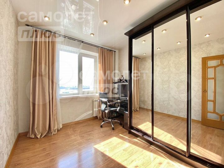 4-к. квартира, 93,5 м², 8/10 эт.