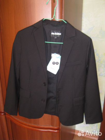 Продам пиджак на мальчика новый, р.134