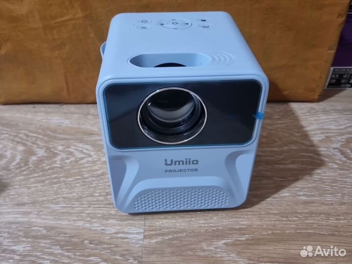 Мини проектор umiio