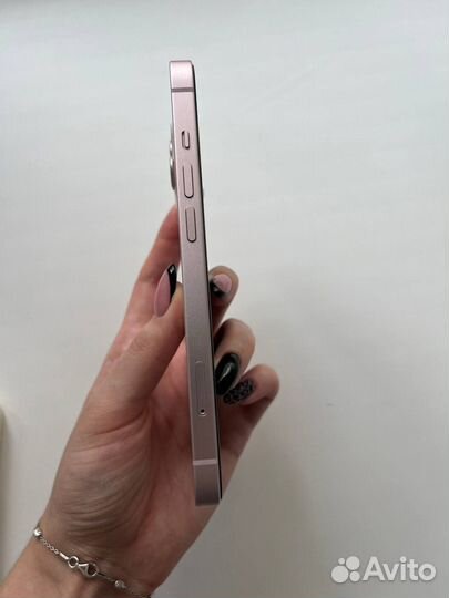 Телефон iPhone 13