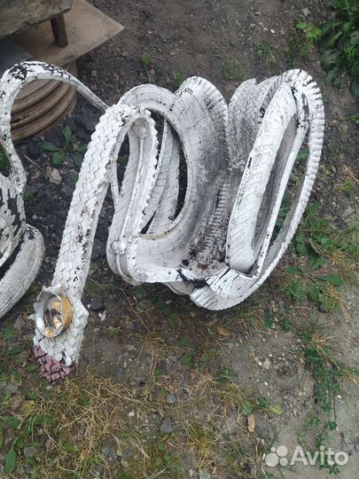 Лебедь из шин