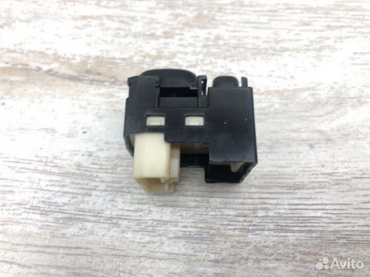 Кнопка управления зеркалами Toyota Corolla хэтчбек