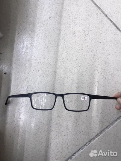 Очки с футляром