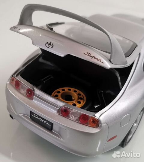 Масштабная модель Toyota Supra 1994 Kyosho 1/18