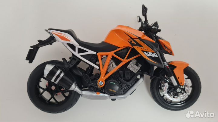 Модель мотоцикла Maisto KTM 1290 Super Duke R