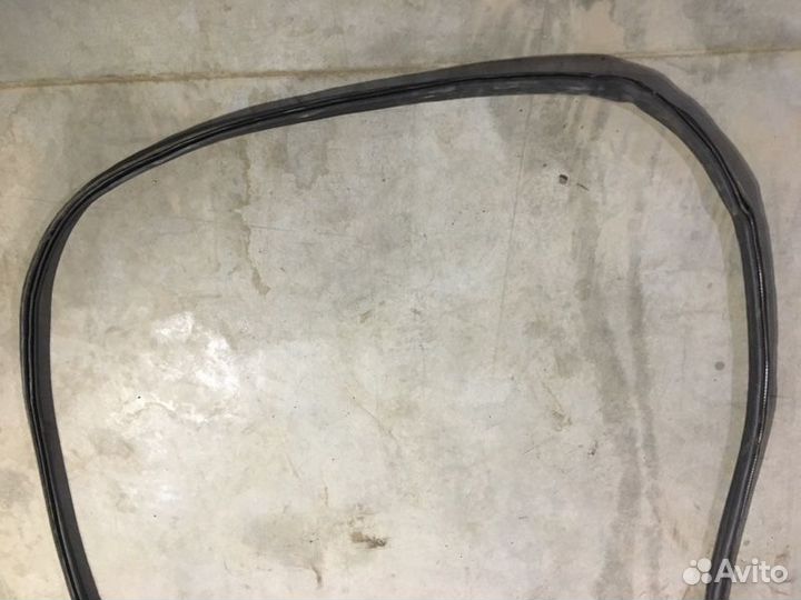 Уплотнитель двери багажника Skoda Yeti 1.2 CBZ