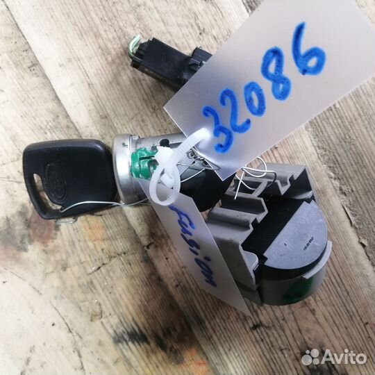 Замок зажигания с ключом Ford Fusion 2008