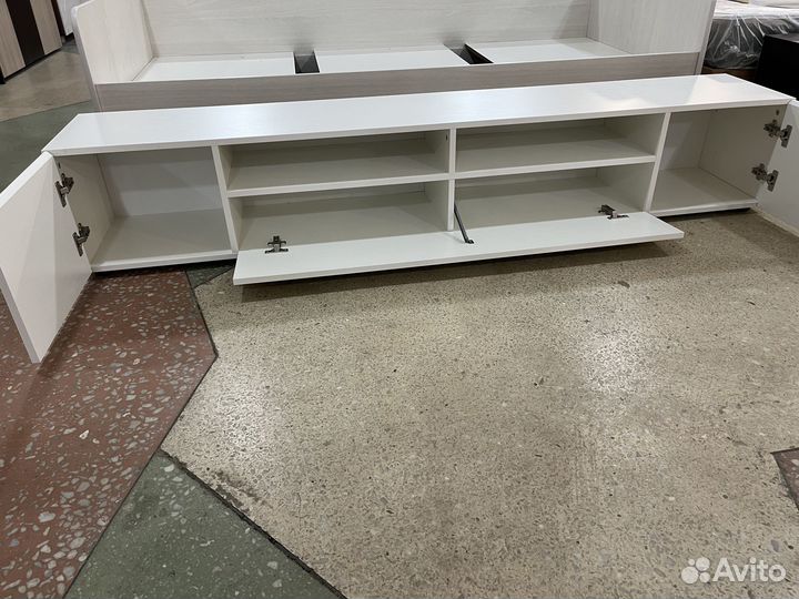 Тумба тв новая белая