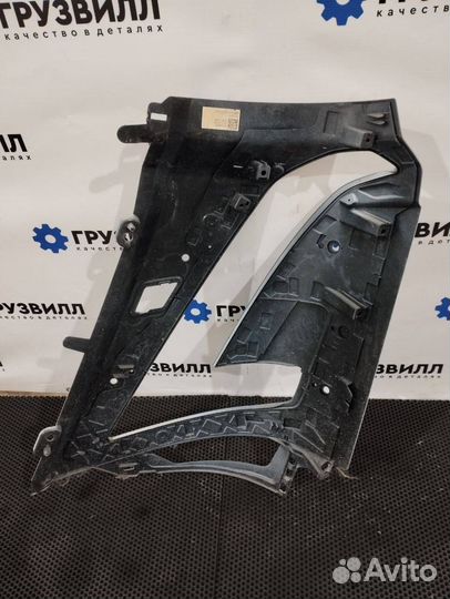Окантовка правой фары Volvo FH5 84448800