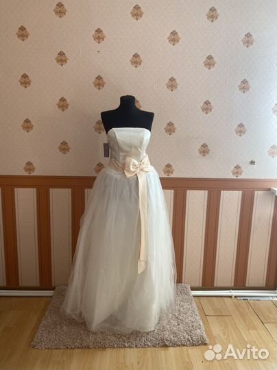 Свадебное платье р.44. Новое. Этикетка