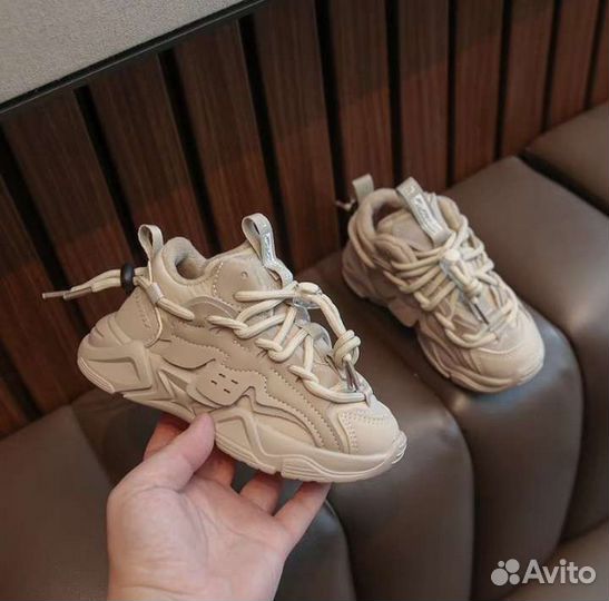 Кроссовки для девочки