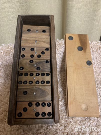 Домино из дерева Доминикана