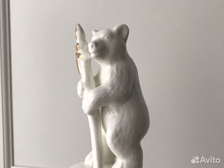 Фарфоровая статуэтка