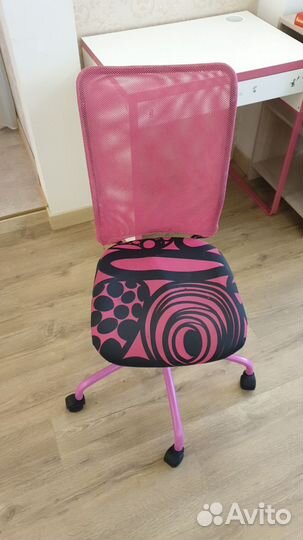 Стул IKEA розовый на колесиках