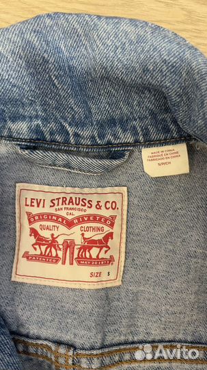 Джинсовый комбинезон женской Levi's