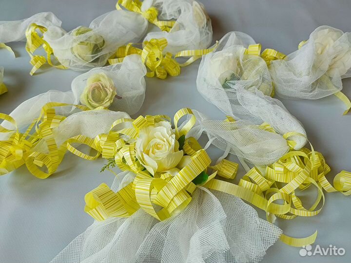 Свадебное украшение на машину