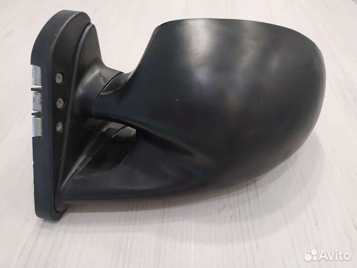 Боковое зеркало