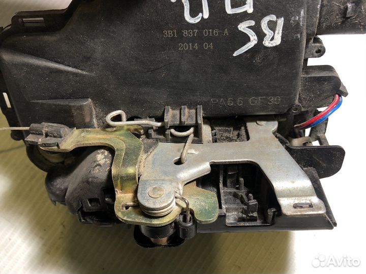 Замок двери передний правай Пассат Б5 superb