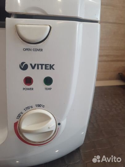 Продаю фритюрницу Vitek VT1531(w)