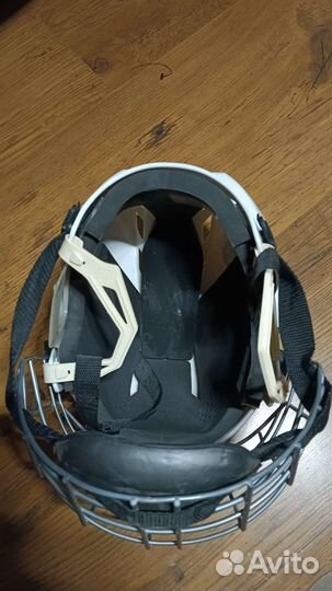 Хоккейный шлем