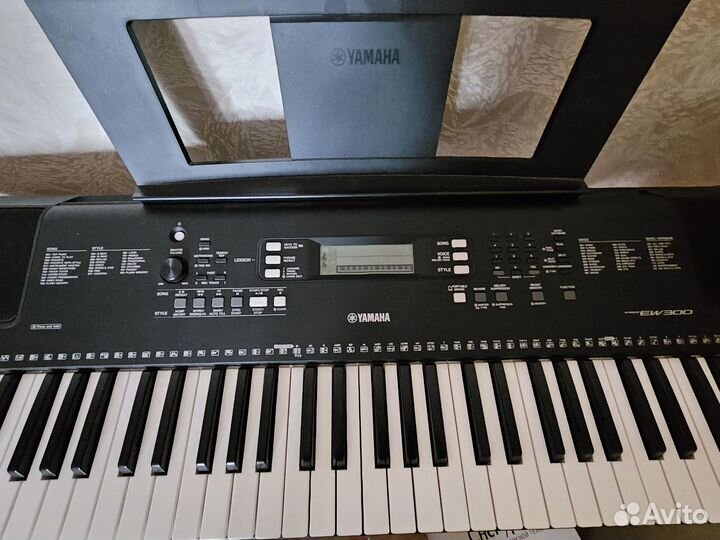 Продам синтезатор Yamaha PSR-EW 300