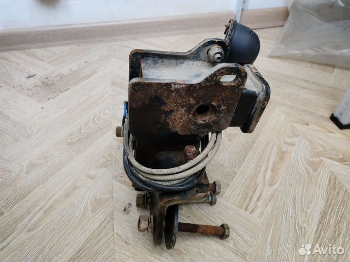 Фаркоп на lexus 570