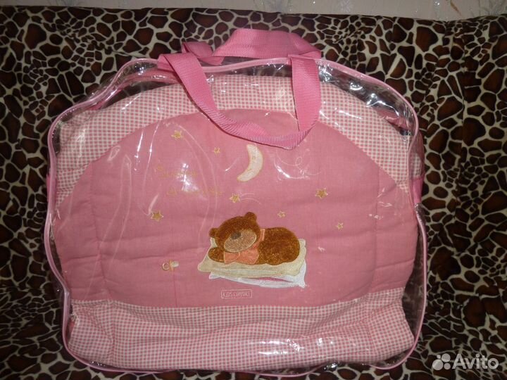 Продам комплект в кроватку для девочки