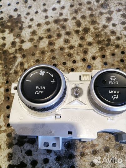 Блок управления печкой Mazda 6GG 2.0