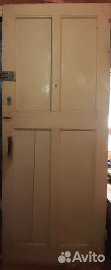 Дверь входная деревянная