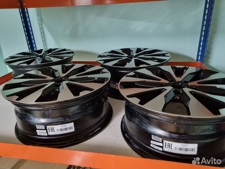 Диски литые R17 5x114.3 DIA56.1 ET55 BKF