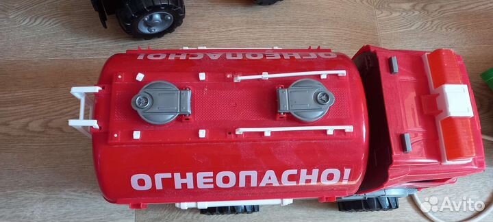 Бензовоз большой