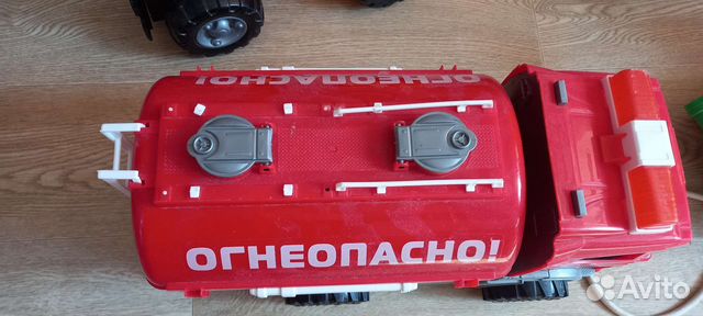 Бензовоз большой