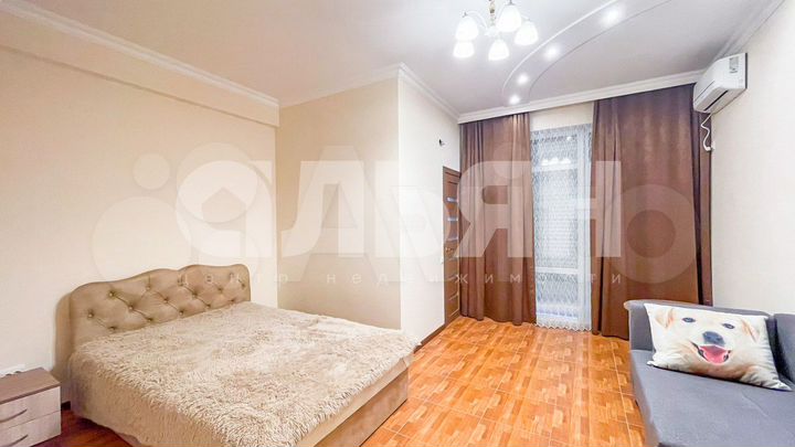 Дом 458,7 м² на участке 4,7 сот.