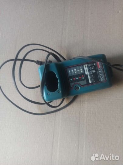 Зарядное устройство Makita