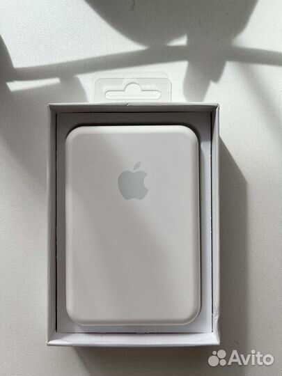 Повербанк apple