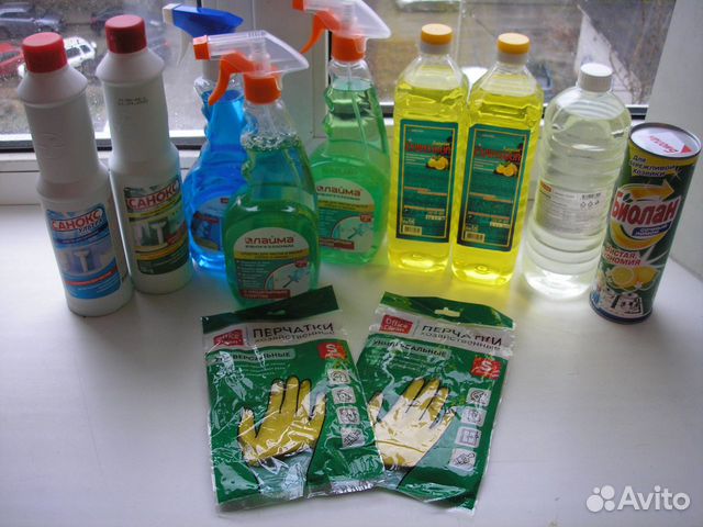 Моющие средства, химия и перчатки