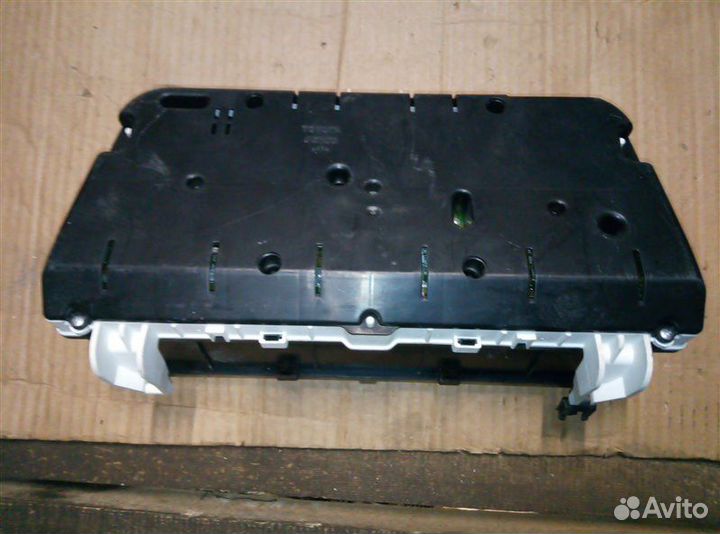 Щиток приборов Toyota Corolla Verso