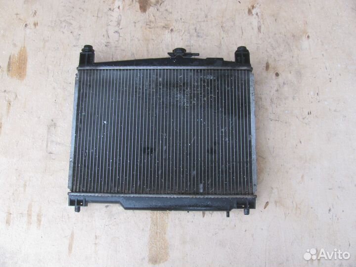 Радиатор двигателя Toyota Yaris Vitz SCP10