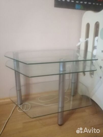 Тумбочка под телевизор стеклянная